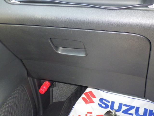 ランディ ２．０Ｘ　ナビ付　ナビ付　衝突被害軽減システム	衝突安全ボディ　クリアランスソナー	盗難防止システム　キーレスエントリー　スマートキー	アイドリングストップ	ウォークスルー	３列シート　フロントカメラ　サイドカメラ（45枚目）