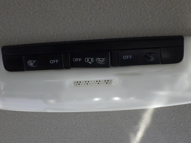 ランディ ２．０Ｘ　ナビ付　ナビ付　衝突被害軽減システム	衝突安全ボディ　クリアランスソナー	盗難防止システム　キーレスエントリー　スマートキー	アイドリングストップ	ウォークスルー	３列シート　フロントカメラ　サイドカメラ（47枚目）