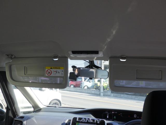 ランディ ２．０Ｘ　ナビ付　ナビ付　衝突被害軽減システム	衝突安全ボディ　クリアランスソナー	盗難防止システム　キーレスエントリー　スマートキー	アイドリングストップ	ウォークスルー	３列シート　フロントカメラ　サイドカメラ（52枚目）