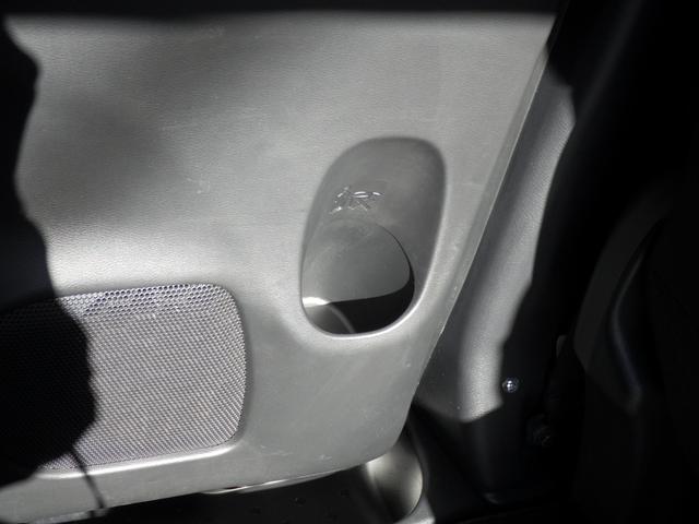 ランディ ２．０Ｘ　ナビ付　ナビ付　衝突被害軽減システム	衝突安全ボディ　クリアランスソナー	盗難防止システム　キーレスエントリー　スマートキー	アイドリングストップ	ウォークスルー	３列シート　フロントカメラ　サイドカメラ（57枚目）