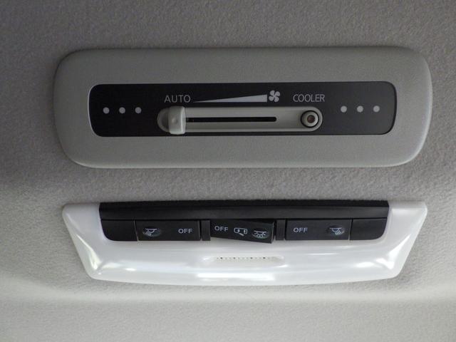 ランディ ２．０Ｘ　ナビ付　ナビ付　衝突被害軽減システム	衝突安全ボディ　クリアランスソナー	盗難防止システム　キーレスエントリー　スマートキー	アイドリングストップ	ウォークスルー	３列シート　フロントカメラ　サイドカメラ（58枚目）