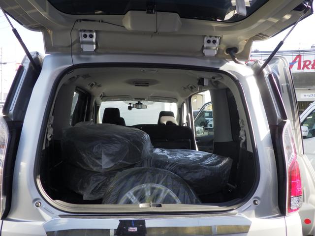 ランディ ２．０Ｘ　ナビ付　ナビ付　衝突被害軽減システム	衝突安全ボディ　クリアランスソナー	盗難防止システム　キーレスエントリー　スマートキー	アイドリングストップ	ウォークスルー	３列シート　フロントカメラ　サイドカメラ（59枚目）