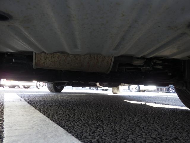 ランディ ２．０Ｘ　ナビ付　ナビ付　衝突被害軽減システム	衝突安全ボディ　クリアランスソナー	盗難防止システム　キーレスエントリー　スマートキー	アイドリングストップ	ウォークスルー	３列シート　フロントカメラ　サイドカメラ（60枚目）