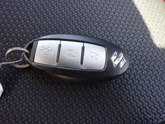 ランディ ２．０Ｘ　ナビ付　ナビ付　衝突被害軽減システム	衝突安全ボディ　クリアランスソナー	盗難防止システム　キーレスエントリー　スマートキー	アイドリングストップ	ウォークスルー	３列シート　フロントカメラ　サイドカメラ（62枚目）