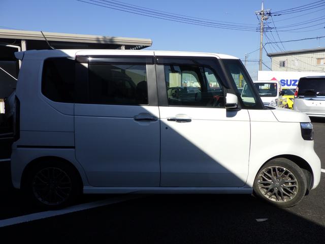 Ｎ－ＢＯＸカスタム カスタムターボ　衝突被害軽減システム　レーンアシスト	クリアランスソナー	盗難防止システム　キーレスエントリー	スマートキー　アイドリングストップ	ベンチシート	フルフラット　シートヒーター	サイドカメラ（9枚目）