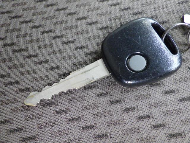 エブリイ ＰＣ　ＤＡ１７Ｖ　衝突安全ボディ　盗難防止システム　パワーウィンドウ　パワーステアリング　ＡＢＳ　ナビ　エアコン　キーレスエントリー　スライドドア（51枚目）