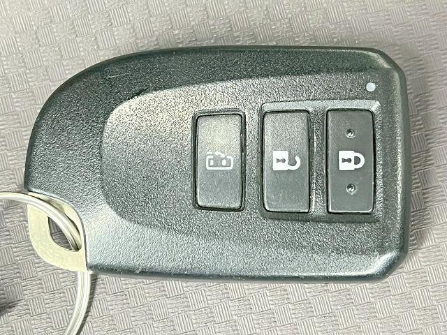 スペイド Ｆ　ジャック　禁煙　純正ＳＤナビ　Ｂｌｕｅｔｏｏｔｈ　バックモニター　地デジ　ＥＴＣ　スマートキー　自動ドア　ＨＩＤ（23枚目）