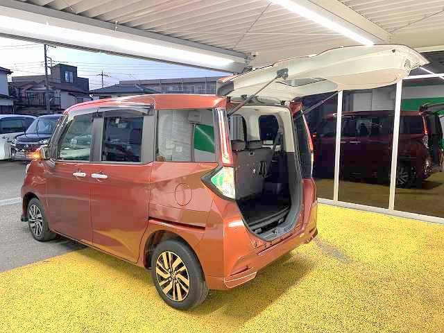 ルーミー カスタムＧ　禁煙　衝突軽減ブレーキ　純正ＳＤナビ　Ｂｌｕｅｔｏｏｔｈ　バックモニター　フルセグ　ＥＴＣ　シートヒーター　両側自動ドア（11枚目）