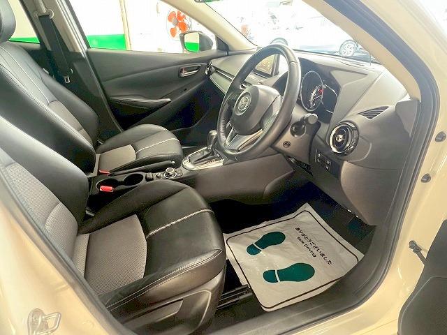 デミオ １３Ｓブラックレザーリミテッド　禁煙　衝突軽減ブレーキ　純正ＳＤナビ　Ｂｌｕｅｔｏｏｔｈ　バックモニター　フルセグ　障害物センサー　ＬＥＤ　フォグ（15枚目）