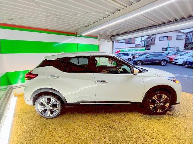 キックス Ｘ　ツートーンインテリアエディション　禁煙　プロパイロット　衝突軽減ブレ―キ　純正ＳＤナビ　Ｂｌｕｅｔｏｏｔｈ　３６０°モニター　フルセグ　ハーフレザー　ＬＥＤ（5枚目）