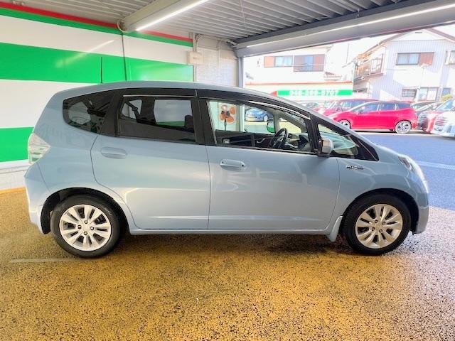 外装も特に目立つキズ等も無くキレイです！お探しの方はお早めに！全国納車も可能です！実際に現車確認が難しい当店より遠方の方でも一度ご相談下さい！