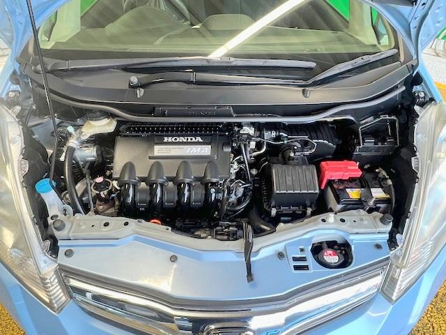 エンジンルームの状態もキレイで機関も良好です！当社では仕入時に９０ヵ所以上の点検項目の確認や試乗も実施してます！問題のない車両を店頭にて販売しております！