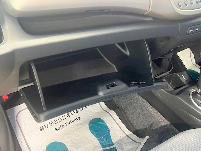 収納スペースが広いグローボックスです！