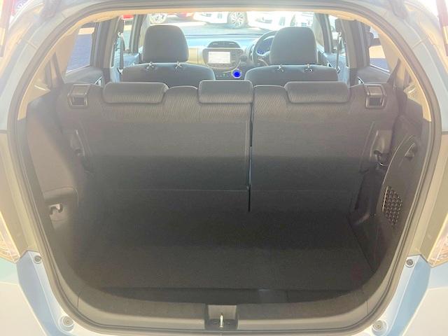 広々としたラゲッジスペース！更にシートアレンジで大きな荷物の収納が出来ます！便利ですよね♪