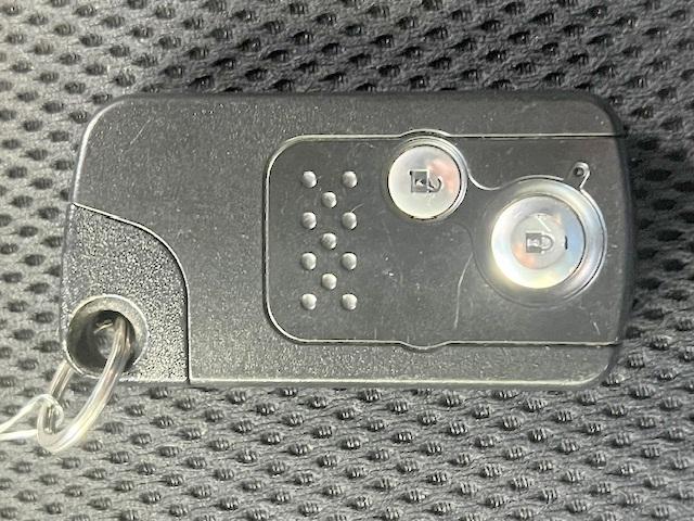 スマートキー付きです！鍵を出さず、ポケットやかばんの中に入れたままでも解錠できます！かなり便利な装備です！一度使えばクセになります！