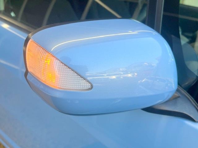 ミラーウィンカーは歩行者の視線の高さに合わせて目に付きやすく、安全性が高まります！それに見た目もオシャレですよね！最近では多くなってきました！ちゃんと付いてますよ！！
