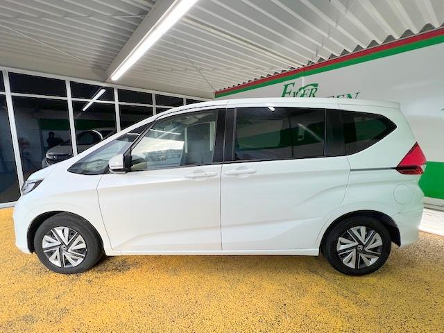 フリード Ｇ・ホンダセンシング　禁煙　衝突軽減ブレーキ　社外ＳＤナビ　Ｂｌｕｅｔｏｏｔｈ　バックモニター　フルセグ　ＥＴＣ　両側自動ドア（6枚目）