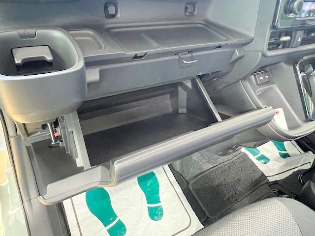 シエンタ ハイブリッドＧ　禁煙　衝突軽減ブレーキ　純正ディスプレイオーディオ　Ｂｌｕｅｔｏｏｔｈ　バックモニター　ＥＴＣ　両側自動ドア　ＬＥＤ（12枚目）