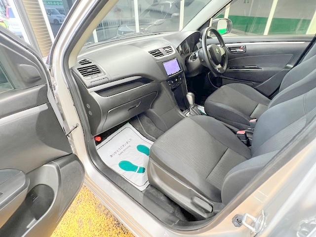 スイフト ＸＧ　禁煙　社外ＳＤナビ　バックモニター　地デジ　ＥＴＣ　スマートキー（9枚目）