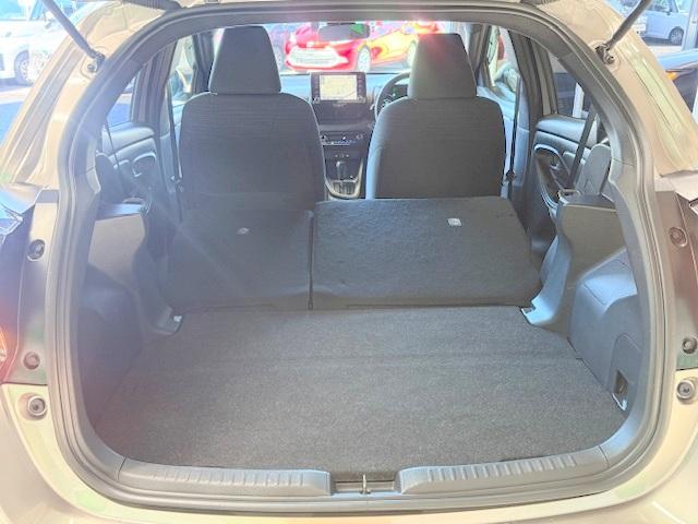 ヤリス ハイブリッドZ 禁煙 衝突軽減ブレーキ 純正メモリナビ Bluetooth 360°モニター フルセグ 両側自動ドア LED(17枚目)