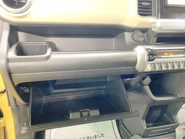 助手席側にも収納スペースがあります！