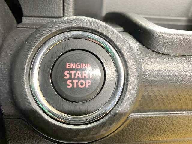 プッシュスターターです！鍵はポケットなどに入れたまま、ボタンをポチっと押せばエンジン始動！一度使えば手放せない装備品です！