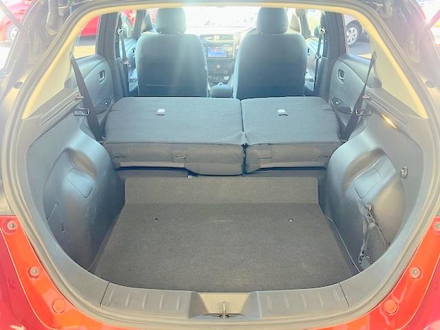 リーフ Ｇ　禁煙　衝突軽減ブレーキ　純正ＳＤナビ　Ｂｌｕｅｔｏｏｔｈ　３６０°モニター　地デジ　ＥＴＣ　シートヒーター　ＬＥＤ　フォグ（17枚目）