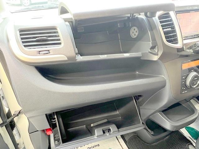 デリカＤ：２ Ｘ　社外メモリナビ　Ｂｌｕｅｔｏｏｔｈ　フルセグ　ＥＴＣ　スマートキー　自動ドア　純正１５インチＡＷ（11枚目）