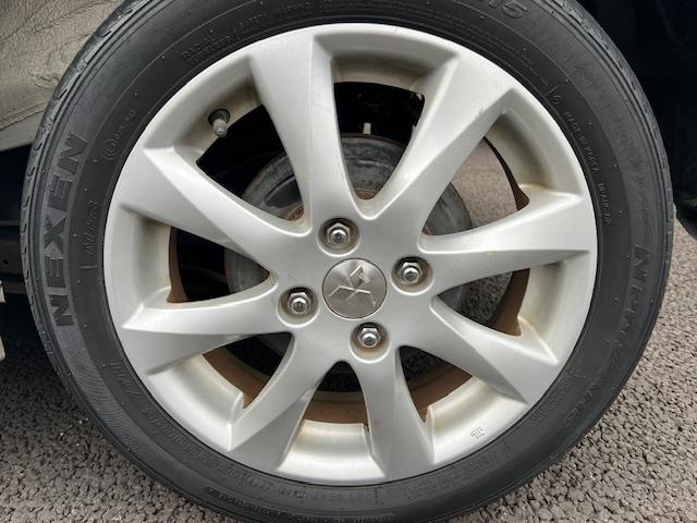 デリカＤ：２ Ｘ　社外メモリナビ　Ｂｌｕｅｔｏｏｔｈ　フルセグ　ＥＴＣ　スマートキー　自動ドア　純正１５インチＡＷ（25枚目）