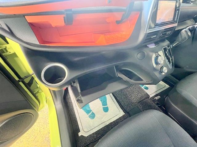 シエンタ G 衝突軽減ブレーキ 純正SDナビ Bluetooth バックモニター フルセグ CD録音 ETC 両側自動ドア LED(12枚目)