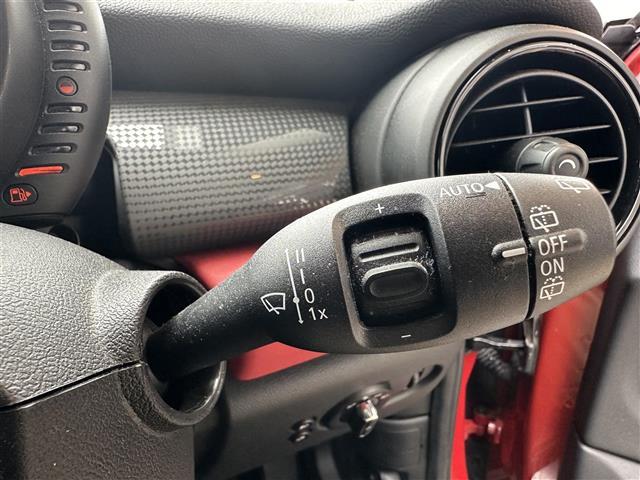 ＭＩＮＩ クーパー　ＨＤＤナビ　ＭＳＶ　Ｂｌｕｅｔｏｏｔｈ　ＵＳＢ　ＡＵＸ　Ｂカメラ　ＥＴＣ　キーレス　リヤコーナーセンサー　ＬＥＤライト　ＭＴモード付きＡＴ　フロアマット　スペアキー　新車保証書　取扱説明書（14枚目）