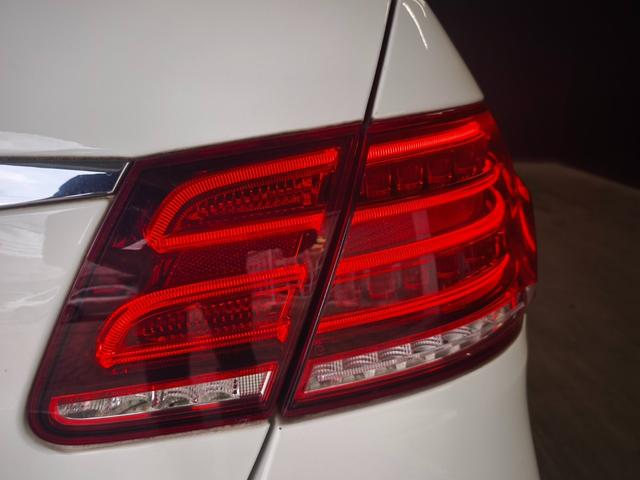 Ｅクラス Ｅ３５０　アバンギャルド　パノラミックスライディングルーフ　レーダーセーフティＰＫＧ　黒本革シート　レーダーセーフティＰＫＧ　前席シートヒーター　　前席パワーシート　純正ＨＤＤナビ　１８インチＡＷ　ＥＴＣ２．０　ＬＥＤライト（52枚目）