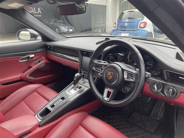 ９１１ ９１１ターボＳ　サンルーフ　スポーツクロノＰＫＧ　カーボンインテリア　シートベンチレーション　フロントアクスルリフトシステム　マルチファンクションヒーテッドステリングシステム　ブルメスターサウンド（2枚目）