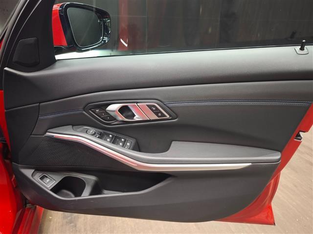 ３シリーズ ３２０ｉ　Ｍスポーツ　ＢＭＷライブコックピット　ヘッドアップディスプレイ　１９インチＡＷ　アップルカープレイ　純正ＨＤＤナビ　全方位カメラ　ＬＥＤヘッドライト　パワーシート　シートヒーター　純正フロアマット　ＥＴＣ２．０（40枚目）