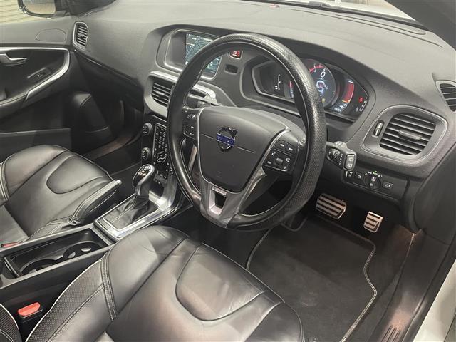 V40 T5 Rデザイン カーボンエディション ブラックレザーシート 純正HDDナビ フルセグTV 19インチAW Bluetooth 前席シートヒーター 前席パワーシート スマートキー ACC 純正フロアマット(5枚目)