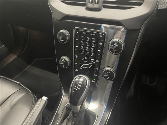 V40 T5 Rデザイン カーボンエディション ブラックレザーシート 純正HDDナビ フルセグTV 19インチAW Bluetooth 前席シートヒーター 前席パワーシート スマートキー ACC 純正フロアマット(13枚目)