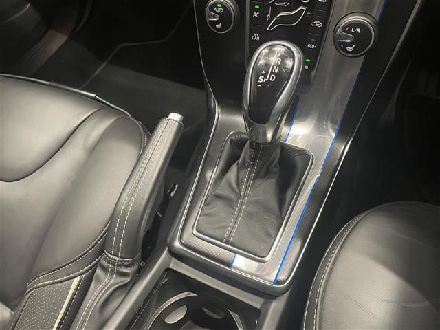 V40 T5 Rデザイン カーボンエディション ブラックレザーシート 純正HDDナビ フルセグTV 19インチAW Bluetooth 前席シートヒーター 前席パワーシート スマートキー ACC 純正フロアマット(14枚目)