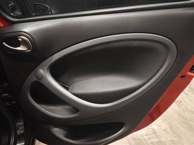 スマートフォーフォー BRABUS スポーツ ブラックレザーシート 前席シートヒーター パノラマガラスルーフ パナソニックナビ Bluetooth ブルーレイ再生可 クルーズコントロール バックカメラ コーナーセンサー ベンツ純正前方ドラレコ(40枚目)