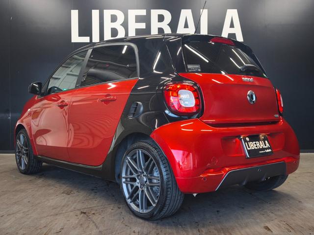 スマートフォーフォー BRABUS スポーツ ブラックレザーシート 前席シートヒーター パノラマガラスルーフ パナソニックナビ Bluetooth ブルーレイ再生可 クルーズコントロール バックカメラ コーナーセンサー ベンツ純正前方ドラレコ(49枚目)