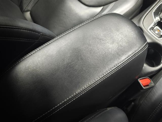 ジープ・チェロキー リミテッド ワンオーナー シートベンチレーション 純正ナビ フルセグTV 黒革シート パワーシート ACC スマートキー パワーバックドア アイドリングストップ 純正フロアマット バックカメラ パークアシスト(18枚目)