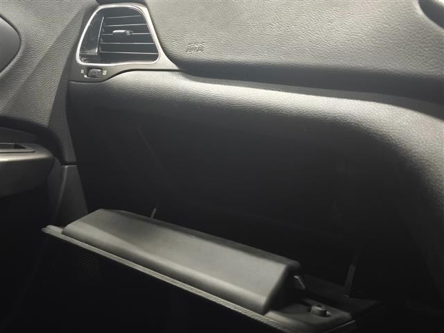 ジープ・チェロキー リミテッド ワンオーナー シートベンチレーション 純正ナビ フルセグTV 黒革シート パワーシート ACC スマートキー パワーバックドア アイドリングストップ 純正フロアマット バックカメラ パークアシスト(21枚目)