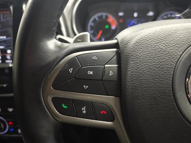 ジープ・チェロキー リミテッド ワンオーナー シートベンチレーション 純正ナビ フルセグTV 黒革シート パワーシート ACC スマートキー パワーバックドア アイドリングストップ 純正フロアマット バックカメラ パークアシスト(27枚目)