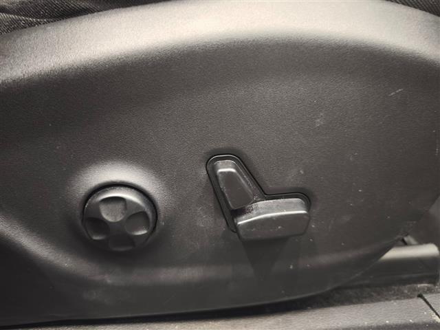 ジープ・チェロキー リミテッド ワンオーナー シートベンチレーション 純正ナビ フルセグTV 黒革シート パワーシート ACC スマートキー パワーバックドア アイドリングストップ 純正フロアマット バックカメラ パークアシスト(32枚目)