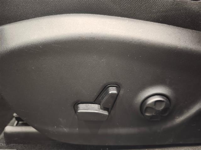 ジープ・チェロキー リミテッド ワンオーナー シートベンチレーション 純正ナビ フルセグTV 黒革シート パワーシート ACC スマートキー パワーバックドア アイドリングストップ 純正フロアマット バックカメラ パークアシスト(35枚目)