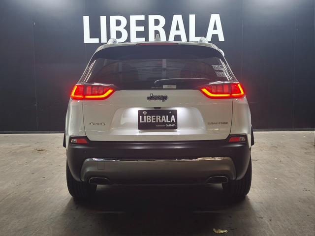 ジープ・チェロキー リミテッド ワンオーナー シートベンチレーション 純正ナビ フルセグTV 黒革シート パワーシート ACC スマートキー パワーバックドア アイドリングストップ 純正フロアマット バックカメラ パークアシスト(47枚目)