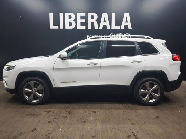 ジープ・チェロキー リミテッド ワンオーナー シートベンチレーション 純正ナビ フルセグTV 黒革シート パワーシート ACC スマートキー パワーバックドア アイドリングストップ 純正フロアマット バックカメラ パークアシスト(48枚目)