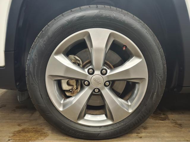 ジープ・チェロキー リミテッド ワンオーナー シートベンチレーション 純正ナビ フルセグTV 黒革シート パワーシート ACC スマートキー パワーバックドア アイドリングストップ 純正フロアマット バックカメラ パークアシスト(61枚目)