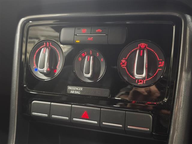 ザ・ビートル デザイン 純正ナビ Bluetooth フルセグTV ブラインドスポットアシスト クルーズコントロール プッシュスタート スマートキー 純正16インチAW ETC オートライト USB HIDヘッドライト(11枚目)