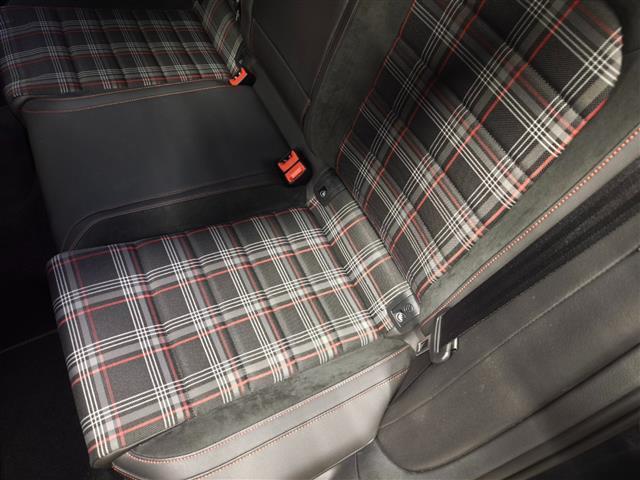 ゴルフGTI パフォーマンス ワンオーナー ACC プリクラッシュセーフティ レーンキープアシスト 純正ナビ バックカメラ フルセグTV 純正19インチAW スマートキー アイドリングストップ Bluetooth フロアマット(8枚目)