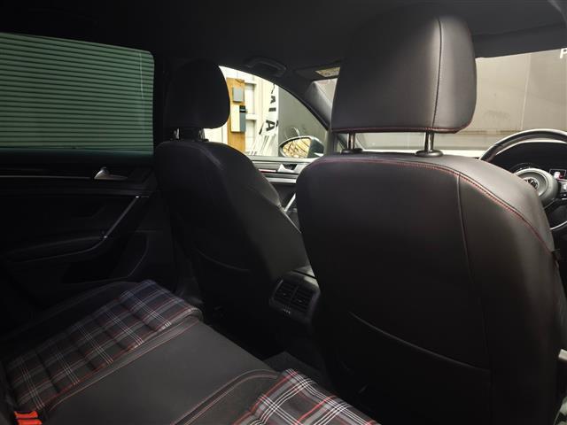ゴルフGTI パフォーマンス ワンオーナー ACC プリクラッシュセーフティ レーンキープアシスト 純正ナビ バックカメラ フルセグTV 純正19インチAW スマートキー アイドリングストップ Bluetooth フロアマット(12枚目)